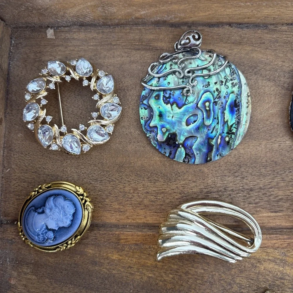 Mixed Lot Costume Jewelry Pins Bars Brooches Pendants Some Signed Vtg to Now 43